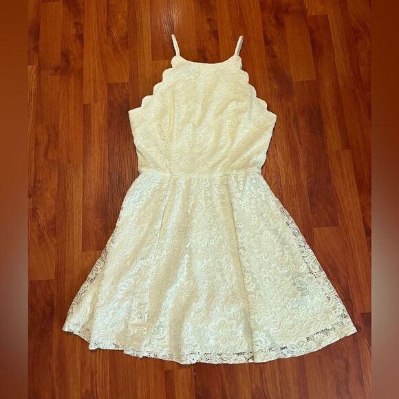 A. Byer Women's Lace Fit and Flare Dress, Off White, Size 8. - Picture 13 of 13